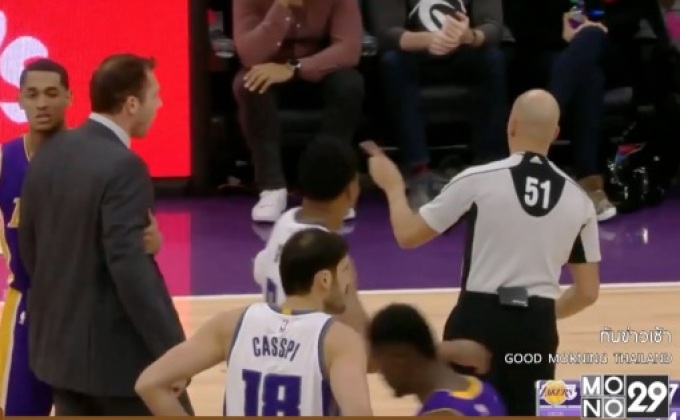 เฮดโค้ชเจอไล่ต้นเกม “เลเกอร์ส” บุกโดนคิงส์ไล่ทุบ