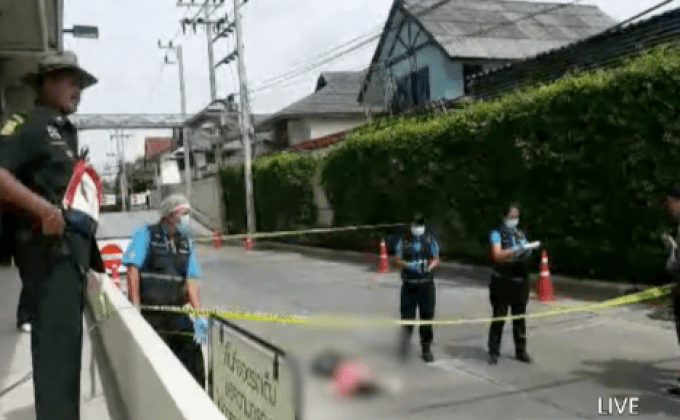 แอร์โฮสเตสสาวดิ่งลานจอดรถห้างดังดับ