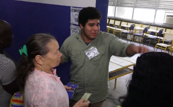 ชาวบราซิลหย่อนบัตรเลือกตั้ง ปธน.