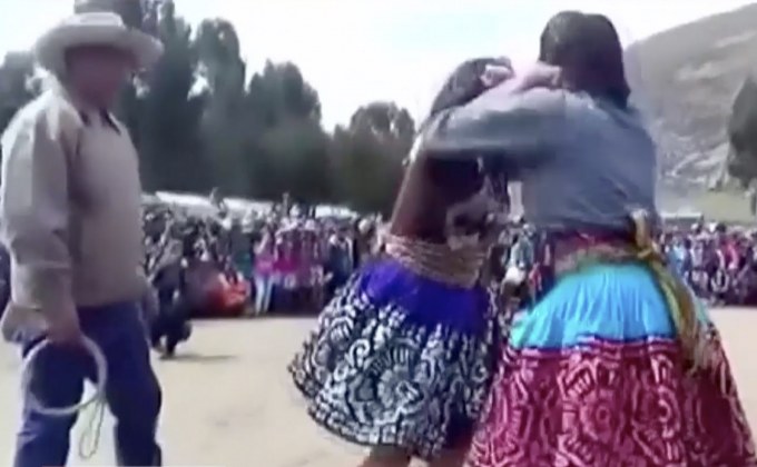 ประเพณีต่อสู้คลี่คลายความขัดแย้งในเปรู