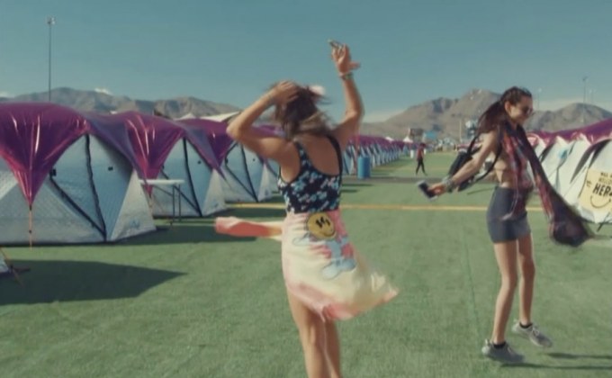 เปลี่ยนเต็นท์เทศกาลดนตรีเป็นบ้านเพื่อผู้ประสบภัย