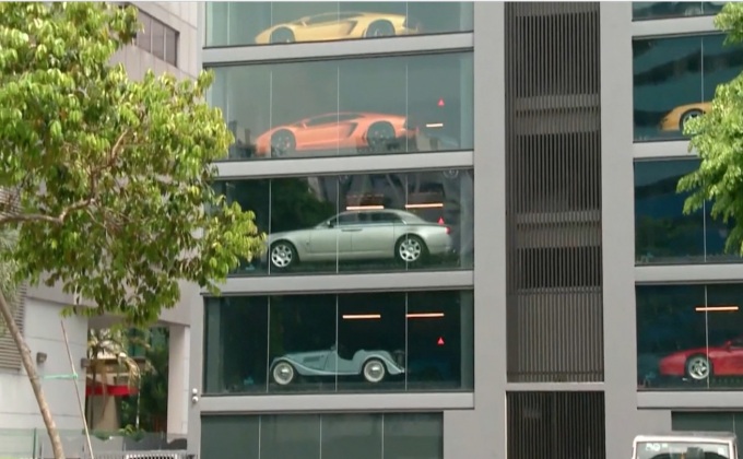 “ตู้ขายรถหรูอัตโนมัติ” ใหญ่ที่สุดในโลก