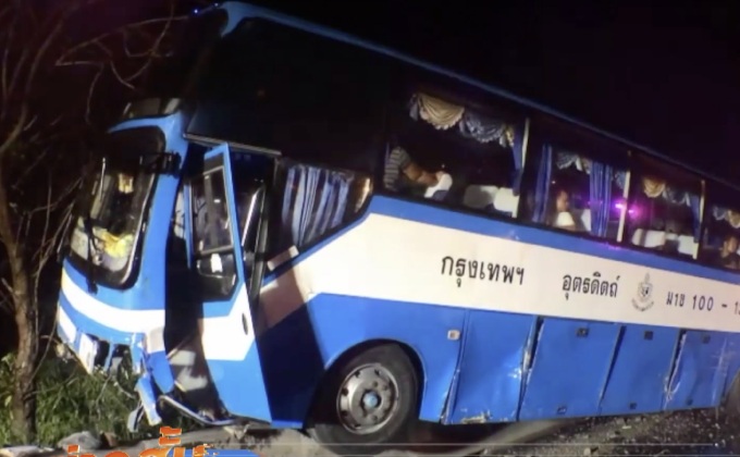 เก๋งชนกระบะถูกรถบัสโดยสารชนซ้ำสาหัส 1 คน