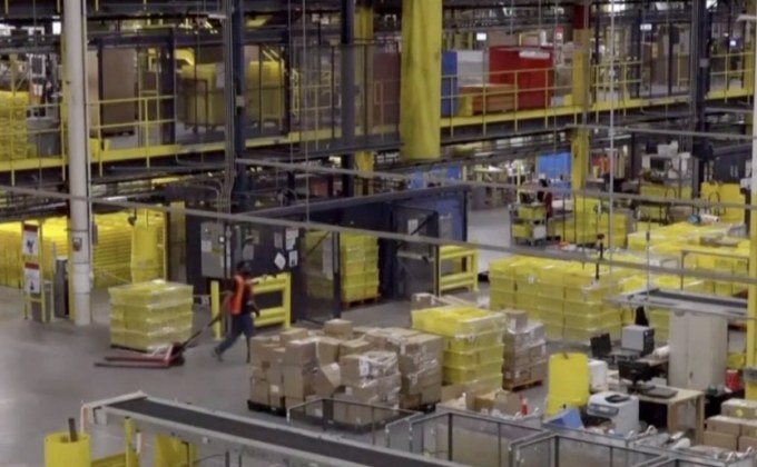 ยอดสั่งออนไลน์พุ่ง อเมซอนเตรียมจ้างงานเพิ่มแสนคน