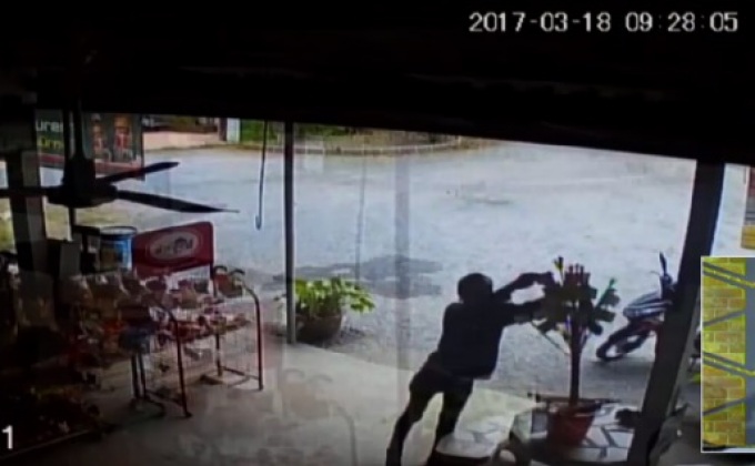 คนร้ายทำทีซื้อน้ำอัดลม แอบฉกเงินทำบุญผ้าป่า