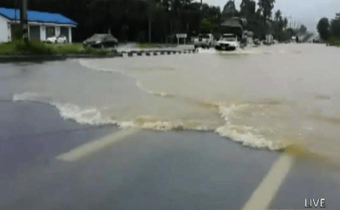 ฝนถล่มเมืองกระบี่น้ำท่วมขัง