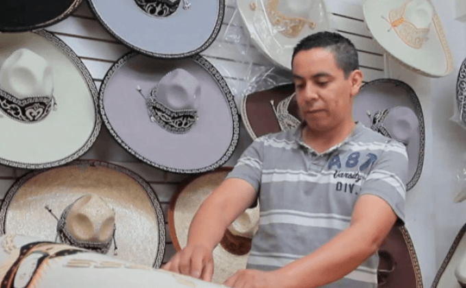 เม็กซิโกประดิษฐ์หมวกเตรียมถวายโป๊บฟรานซิส