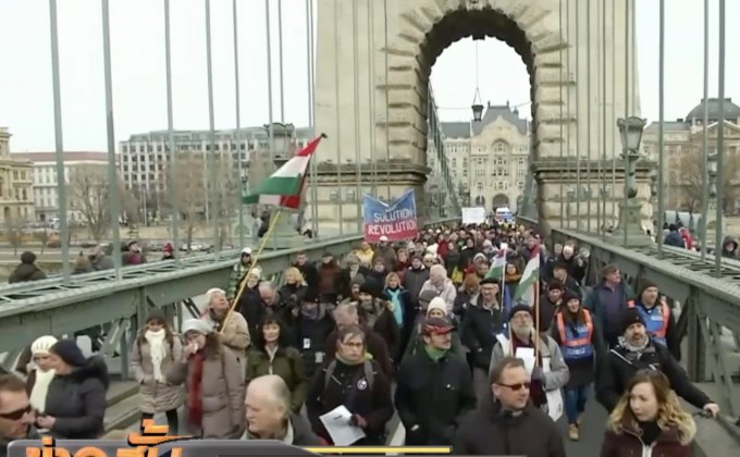 ประท้วงกฎหมายเพิ่มเวลาทำงานล่วงเวลาในฮังการี