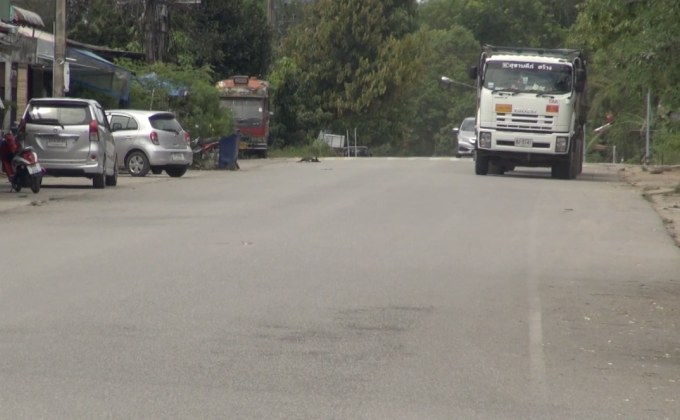 ร้องแก้ปัญหาถนนทรุด -บ้านพัง จากรถบรรทุกหิน