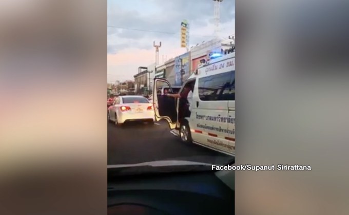 ดราม่าโซเชียลขวางรถพยาบาลฉุกเฉิน ”ไร้น้ำใจ”