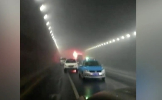 อุบัติเหตุรถนักเรียนชนกลางอุโมงค์ในจีน ดับ 12