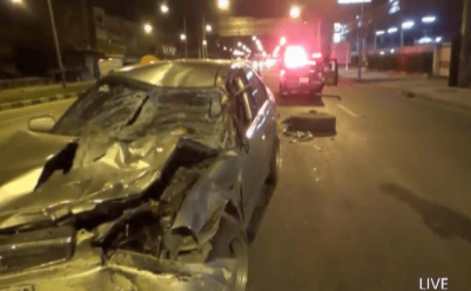 ล้ออะไหล่รถบรรทุกหลุดชนรถเก๋งเสียหาย