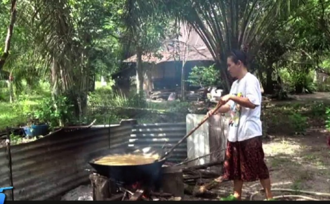 ผ้ามัดย้อมปาเต๊ะ-บาติก ด้วยสีจากดิน