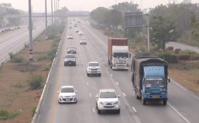 ประชาชนทยอยเดินทางออกต่างจังหวัด