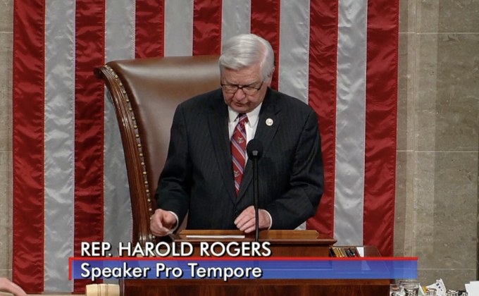 สหรัฐฯ ผ่านร่างกฎหมายป้องกันความรุนแรงจากปืน