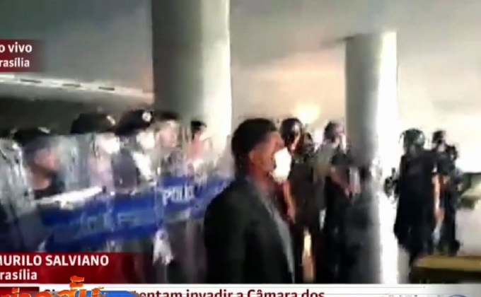 ตำรวจบราซิลบุกประท้วงที่รัฐสภา