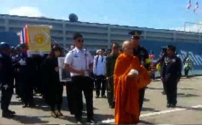 จัดพิธีรับศพนักบินกริพเพนอย่างสมเกียรติ