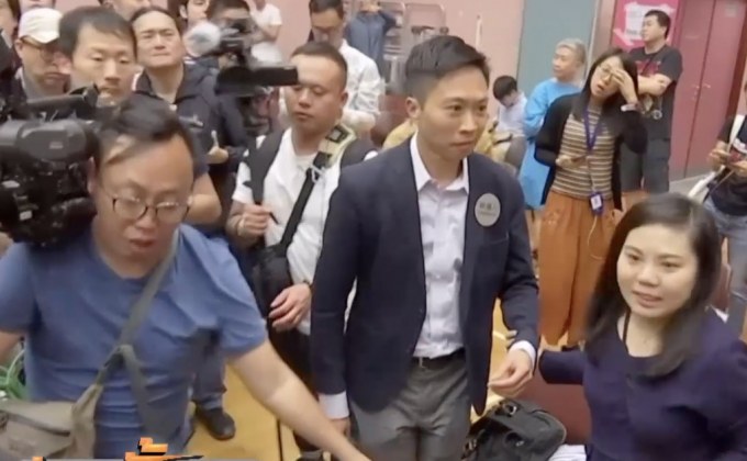 ฝ่ายประชาธิปไตยฮ่องกงชนะเลือกตั้งสภาเขตถล่มทลาย