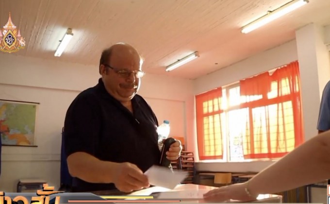 ชาวกรีกทยอยออกไปใช้สิทธิ์ที่คูหาเลือกตั้งทั่วประเทศ