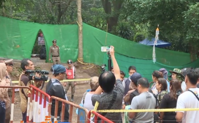 สั่งสื่อออกจากหน้าถ้ำ คาดเตรียมลำเลียง 13 ชีวิต