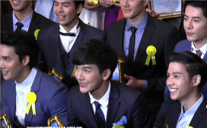 คนบันเทิง รับรางวัล “แม่ดีเด่นแห่งปี – ลูกตัวอย่างดีเด่น” ประจำปี 2558