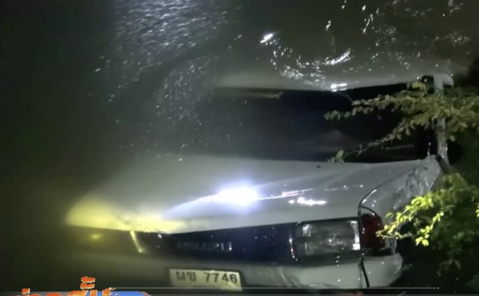 กระบะชนกันตกคลองชลประทานเสียชีวิต 1 คน