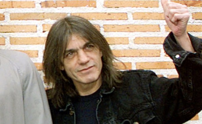 “มัลคอล์ม ยัง” ยอดมือกีตาร์วง “AC/DC” เสียชีวิตด้วยวัย 64 ปี