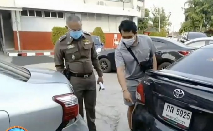 โดน 3 ข้อหาหนักหนุ่มถอยรถชนแล้วหนี