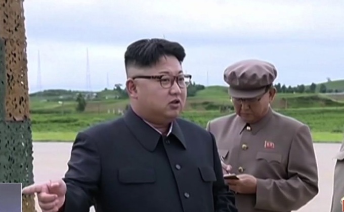 เกาหลีเหนือเผยภาพผู้นำควบคุมการยิงขีปนาวุธ