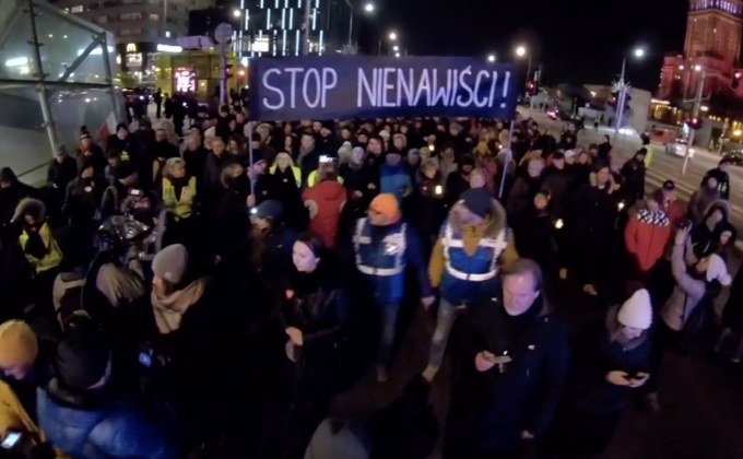 ชาวโปแลนด์ไว้อาลัยนายกฯเล็กคนดังถูกแทงเสียชีวิต