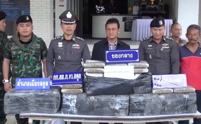 จับกัญชาอัดแท่งซุกซ่อนในรถกระบะ จ.สตูล