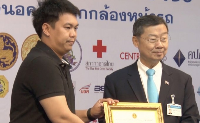 “MONO 29” รับเกียรติบัตรสื่อนำเสนอข่าวช่วยลดอุบัติเหตุ