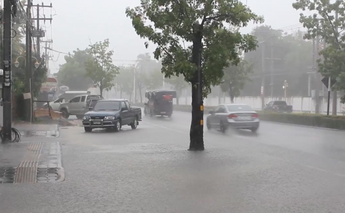 ฝนตกหนักน้ำท่วมขังหลายจุดที่ จ.เพชรบุรี