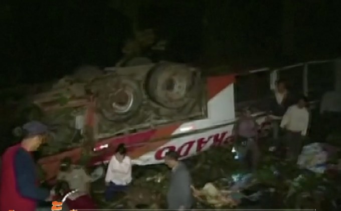 รถโดยสารแหกโค้งในเปรู ตาย 7 คน