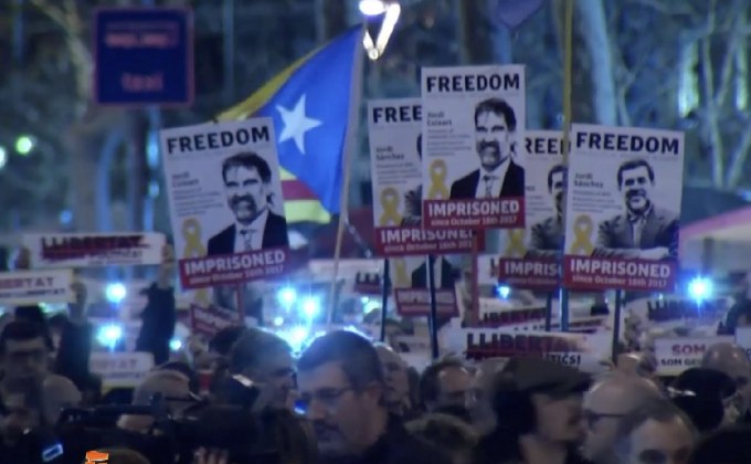 กลุ่มสนับสนุนการแยกตัวของกาตาลุญญาเรียกร้องปล่อยตัวสองผู้นำ