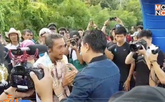 “ตูน บอดี้สแลม” ขาเจ็บแต่วิ่งจนจบเซตแรก