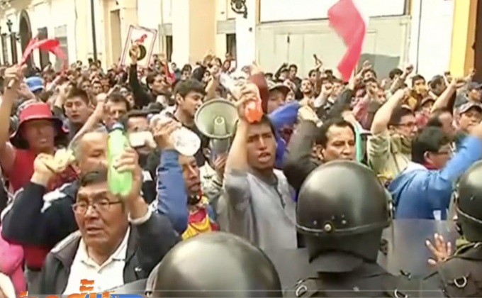 ครูในเปรูรวมตัวผละงานประท้วง