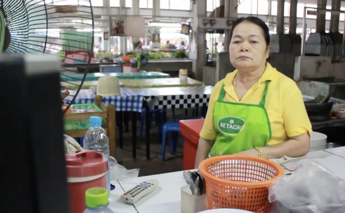 ประชาชนส่งกำลังใจช่วย จนท.-ทีมหมูป่าฯ ออกจากถ้ำหลวง