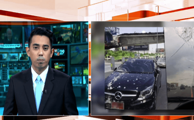 รถขับผ่านบายพาสบางแสนเจอปูนร่วงใส่เสียหาย