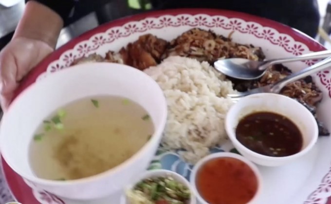 แห่ชิม “ข้าวมันไก่ดูไบ” ถาดใหญ่ ให้เยอะ