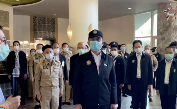 “บิ๊กตู่” ลงพื้นที่ชลบุรี ย้ำไม่ถึงขั้นล็อกดาวน์ประเทศ