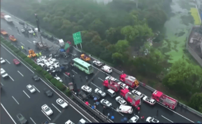 อุบัติเหตุรถชนกันกว่า 20 คันในจีน