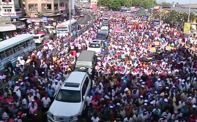 ​ประท้วงปิดถนนในกรุงโคลัมโบของศรีลังกา