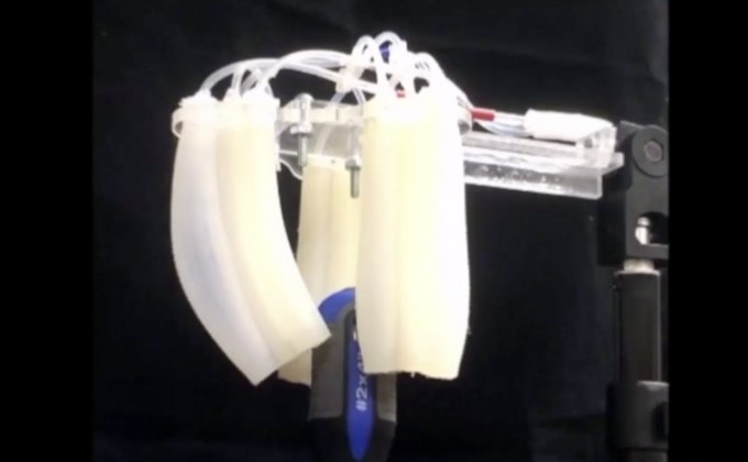 มหาวิทยาลัยในสหรัฐฯ พัฒนาหุ่นยนต์มือจับอัจฉริยะ