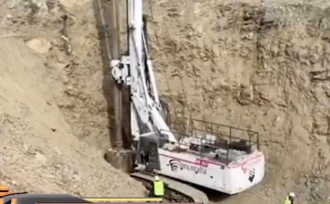 สเปนเร่งขุดเจาะพื้นเพื่อช่วยเหลือเด็กที่ตกลงไปในหลุมลึก