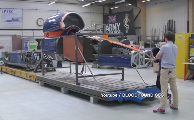 รถแข่งเหนือเสียงทำความเร็ว 320 กม./ชม.