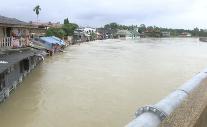 หลายจังหวัดภาคใต้ ยังเผชิญวิกฤตน้ำท่วมหนัก