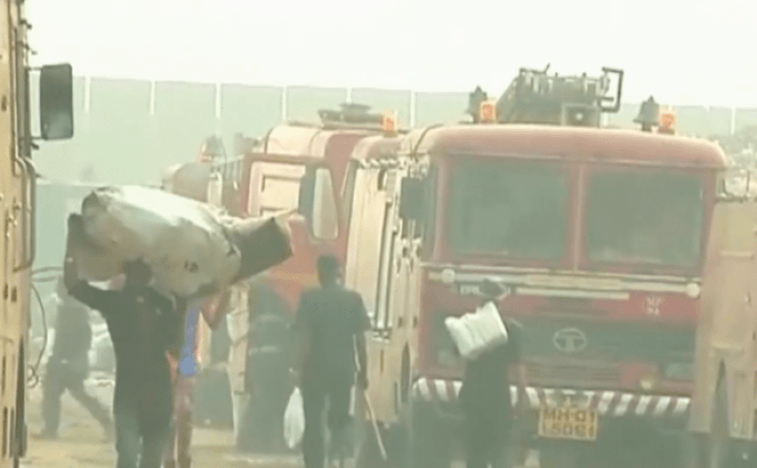 ไฟไหม้บ่อทิ้งขยะในนครมุมไบของอินเดีย