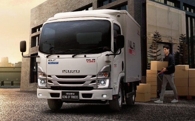 ISUZU ELF รุ่นใหม่ล่าสุด พร้อมเสริมรุ่นเกียร์อัตโนมัติ ขับสบายยิ่งขึ้น