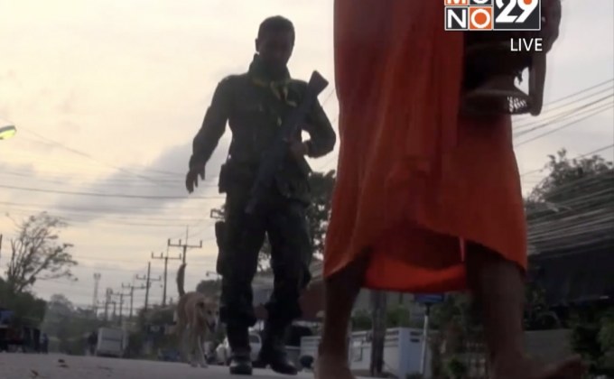 มทภ.4 ปฏิเสธข่าวลือห้ามพระออกบิณฑบาต